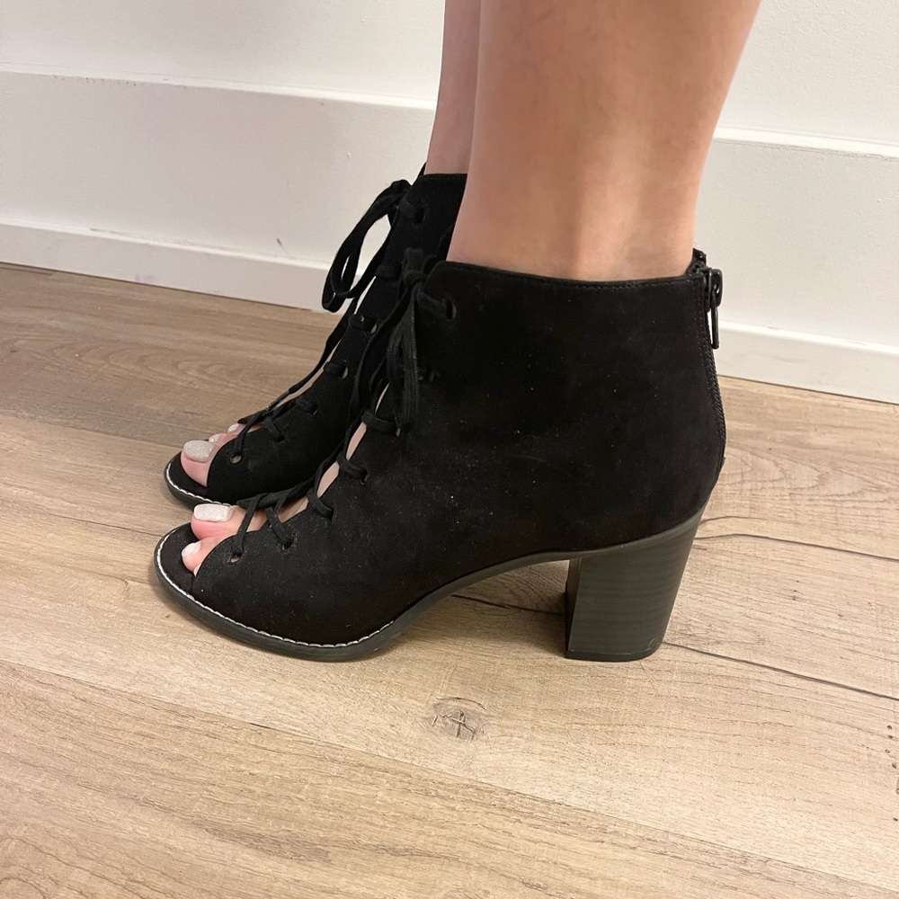 OLD NAVY Gladiator Heels - Picture 4 of 8